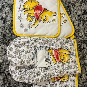 Disney Winnie the Pooh kitchen mits